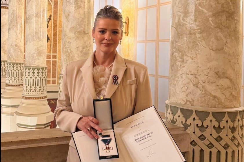 KITÜNTETÉS-ESŐ A CSALÁDBAN: AMIKOR A SIKER „BEFUT” A RÁKAY-BIRTOKRA